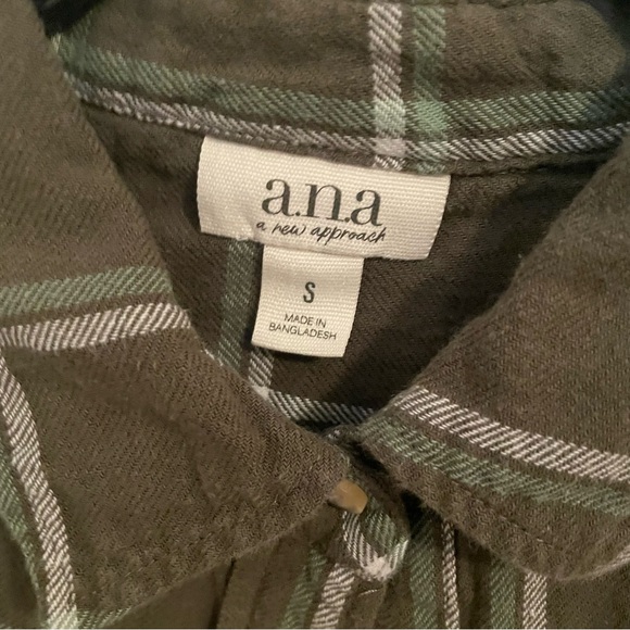 Green Flannel Women’s Shirt - Picture 4 of 4